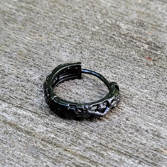 🔥LAST ONE🔥 Men's Serpentine Dragon Inspired Earring, black - Picture 5 of 6